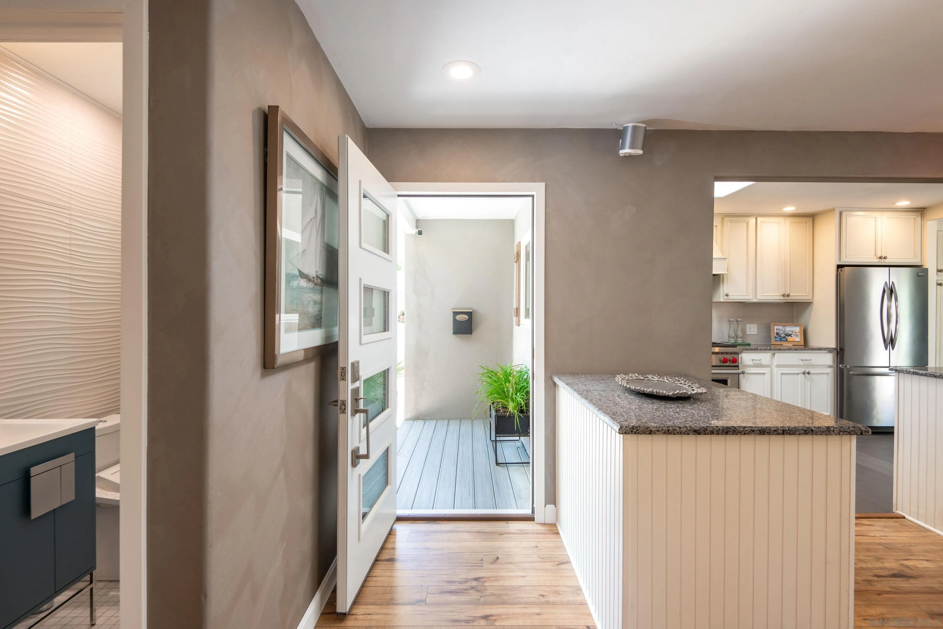 San Diego, California 92117, United States, 3 Bedrooms Bedrooms, ,2 BathroomsBathrooms,Residential,Active,160505