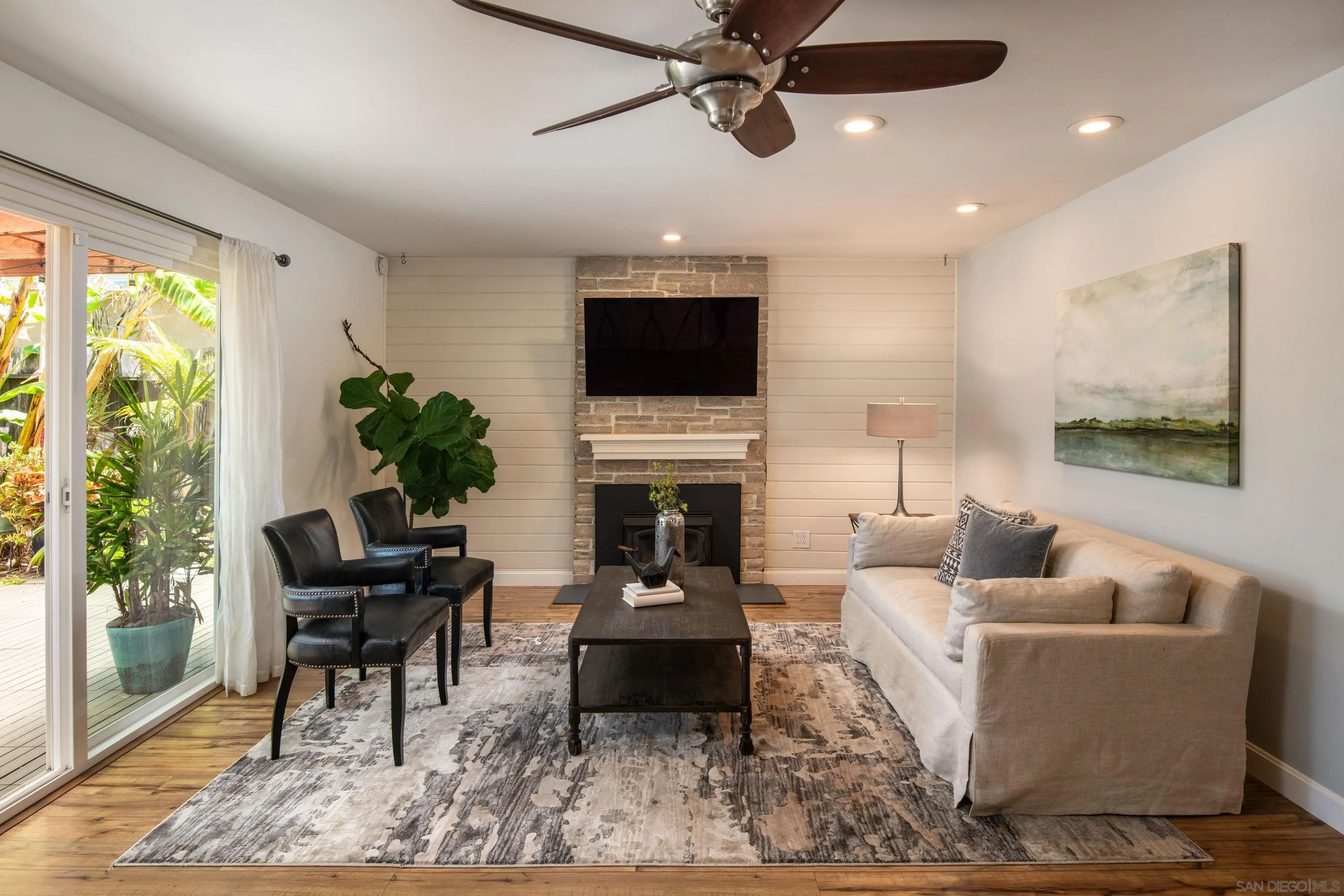 San Diego, California 92117, United States, 3 Bedrooms Bedrooms, ,2 BathroomsBathrooms,Residential,Active,160505