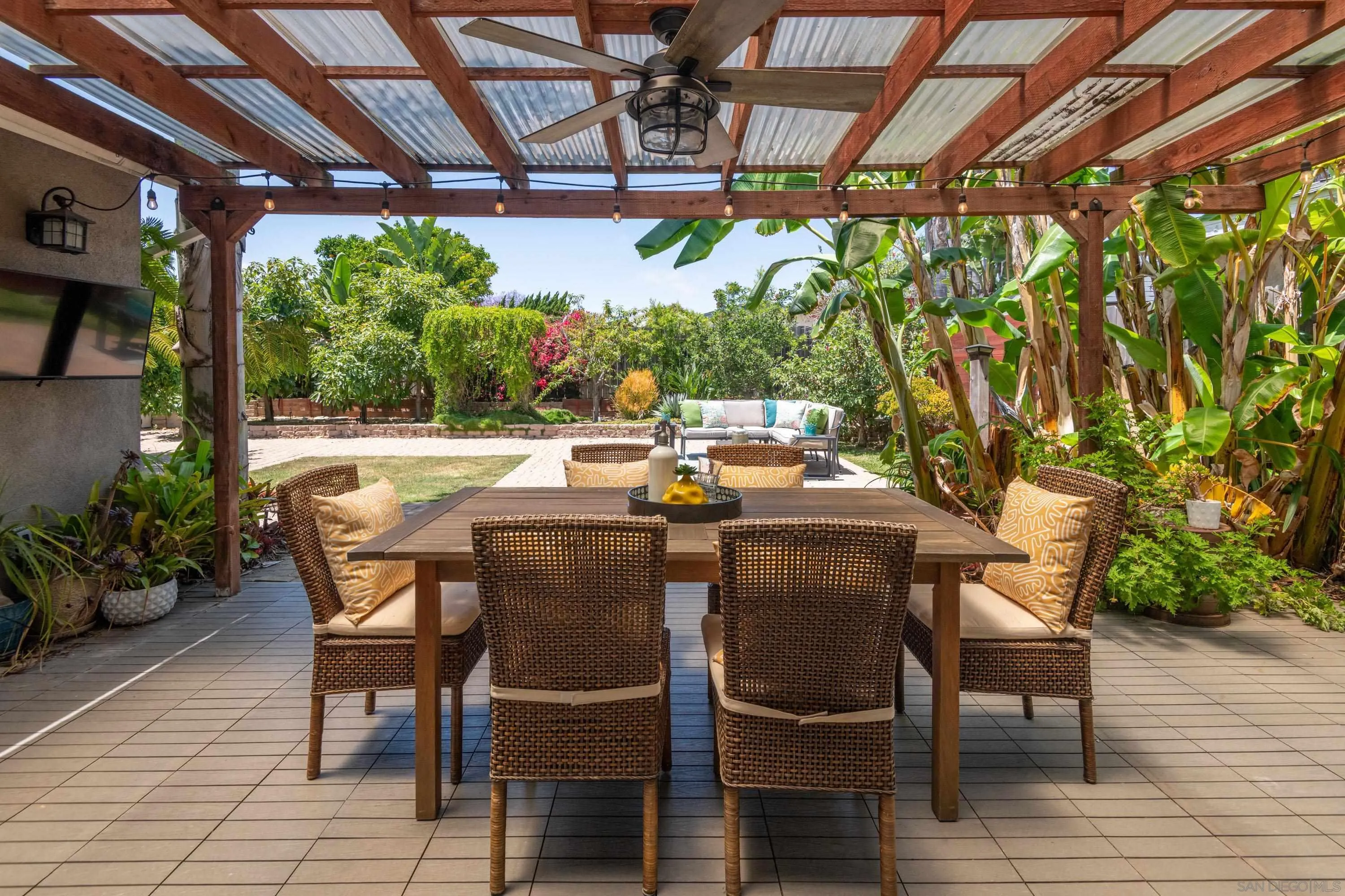 San Diego, California 92117, United States, 3 Bedrooms Bedrooms, ,2 BathroomsBathrooms,Residential,Active,160505