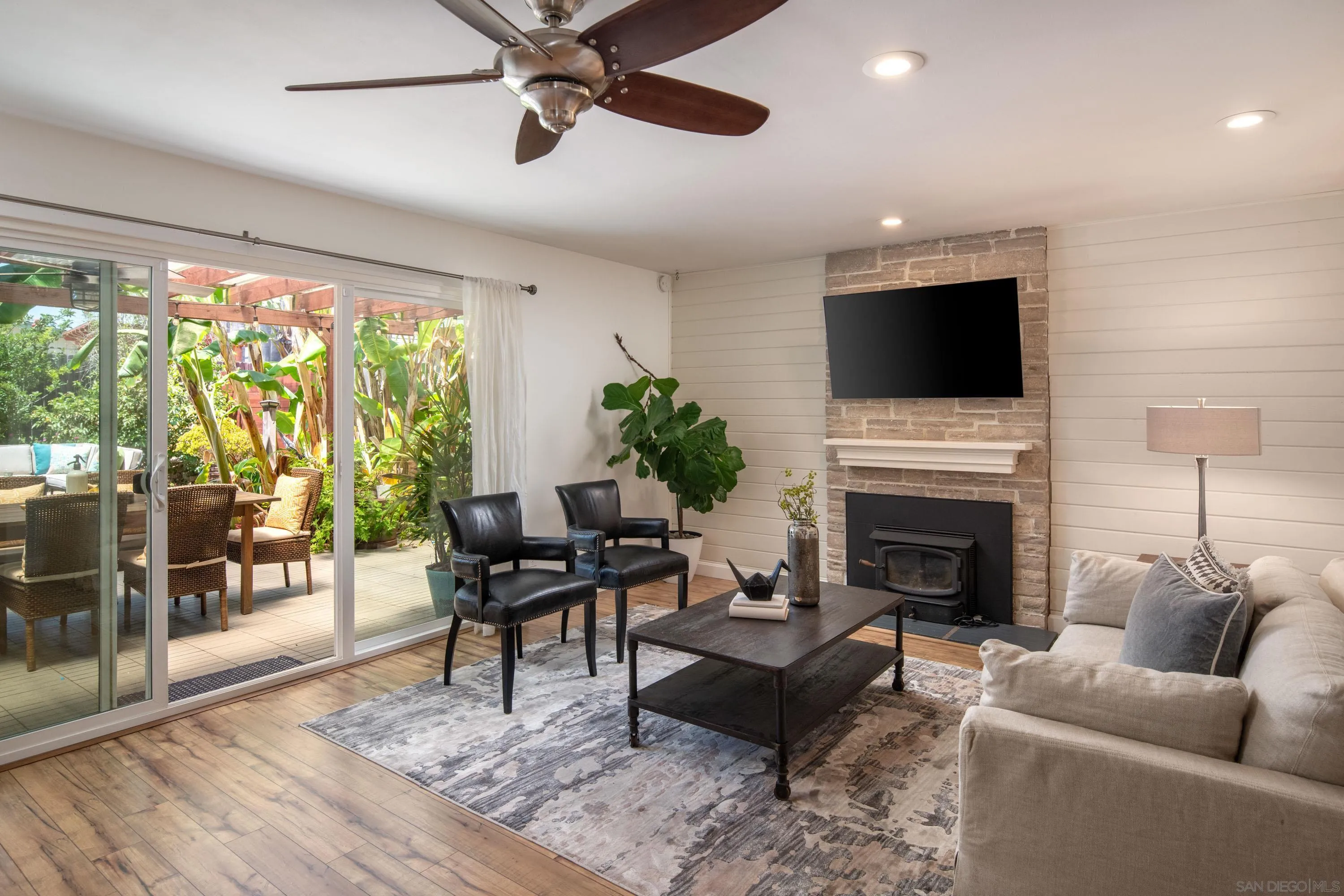 San Diego, California 92117, United States, 3 Bedrooms Bedrooms, ,2 BathroomsBathrooms,Residential,Active,160505