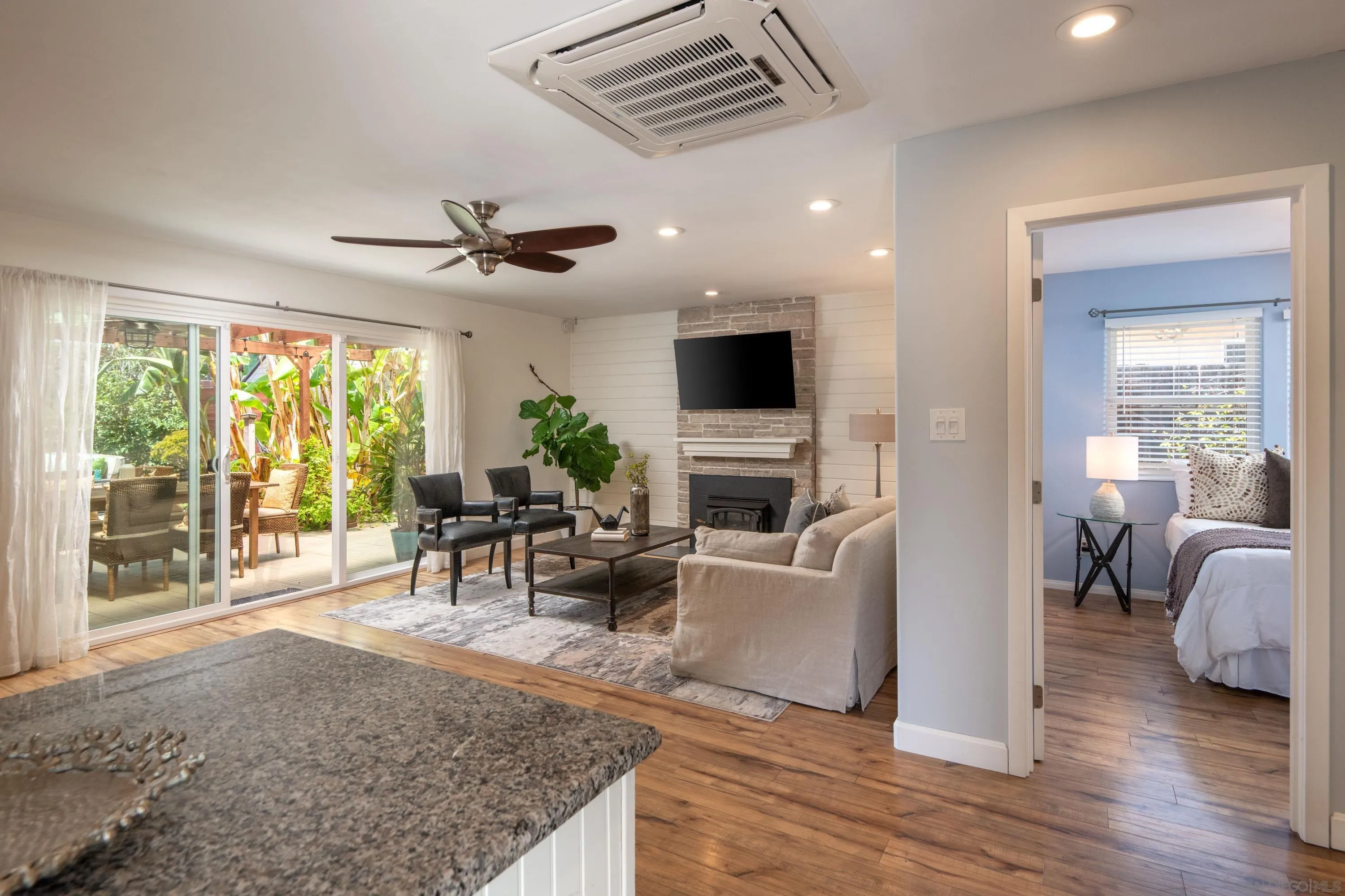 San Diego, California 92117, United States, 3 Bedrooms Bedrooms, ,2 BathroomsBathrooms,Residential,Active,160505