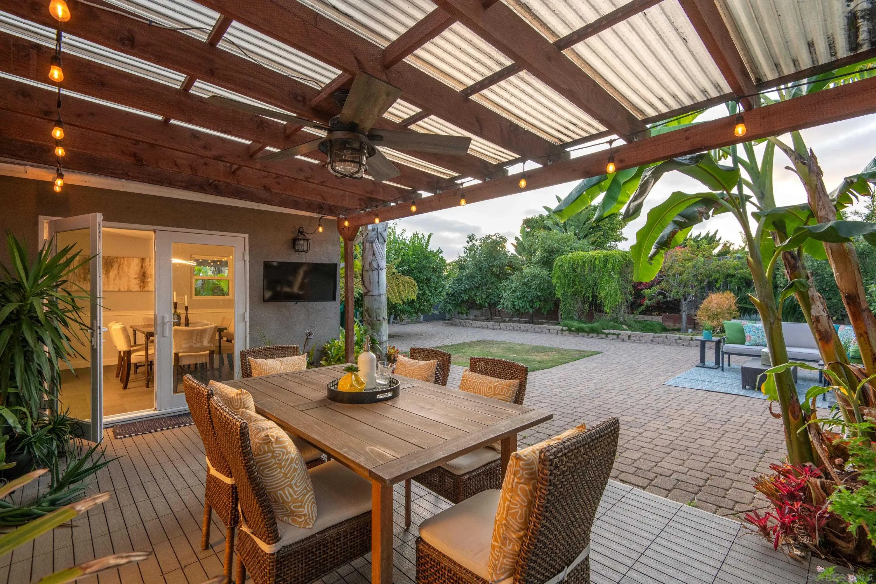 San Diego, California 92117, United States, 3 Bedrooms Bedrooms, ,2 BathroomsBathrooms,Residential,Active,160505