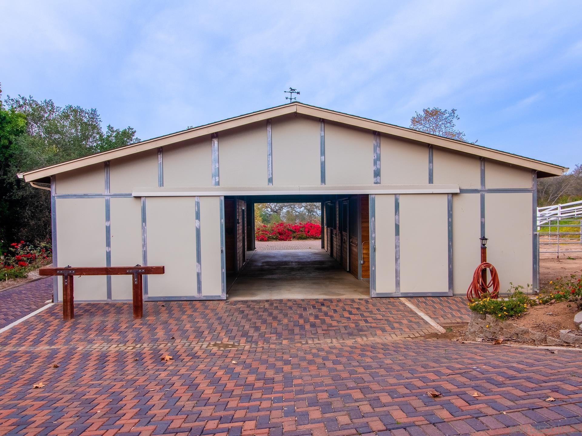 5 Rolling View Lane