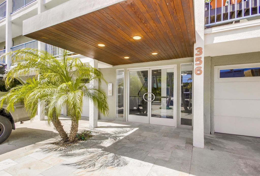 Photo of 356 Playa del Norte 8, La Jolla, CA 92037 (MLS # 250023706)