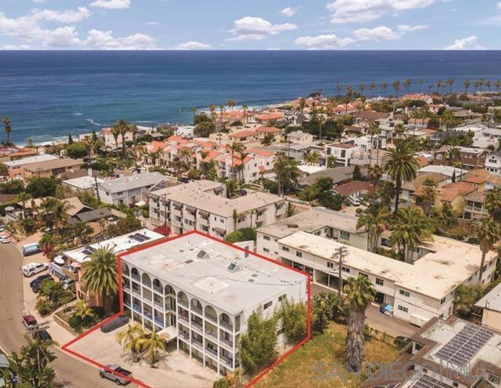Photo of 356 Playa del Norte 8, La Jolla, CA 92037 (MLS # 250023706)