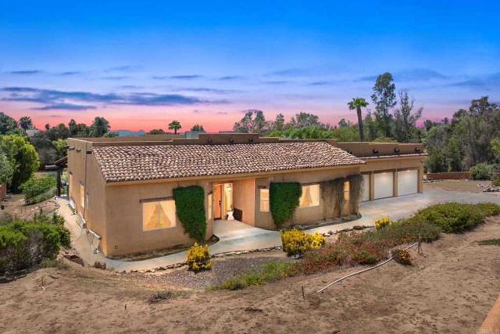 Photo of 129 Emilia Lane, Fallbrook, CA 92028 (MLS # NDP2504725)