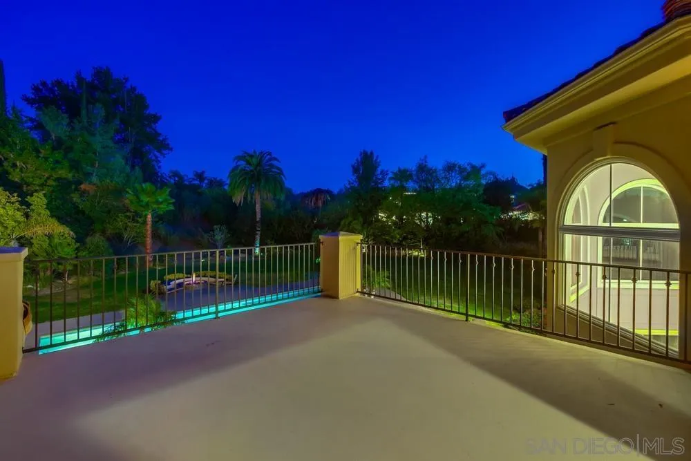 Poway, California 92064, United States, 5 Bedrooms Bedrooms, ,6 BathroomsBathrooms,Residential,Active,95044