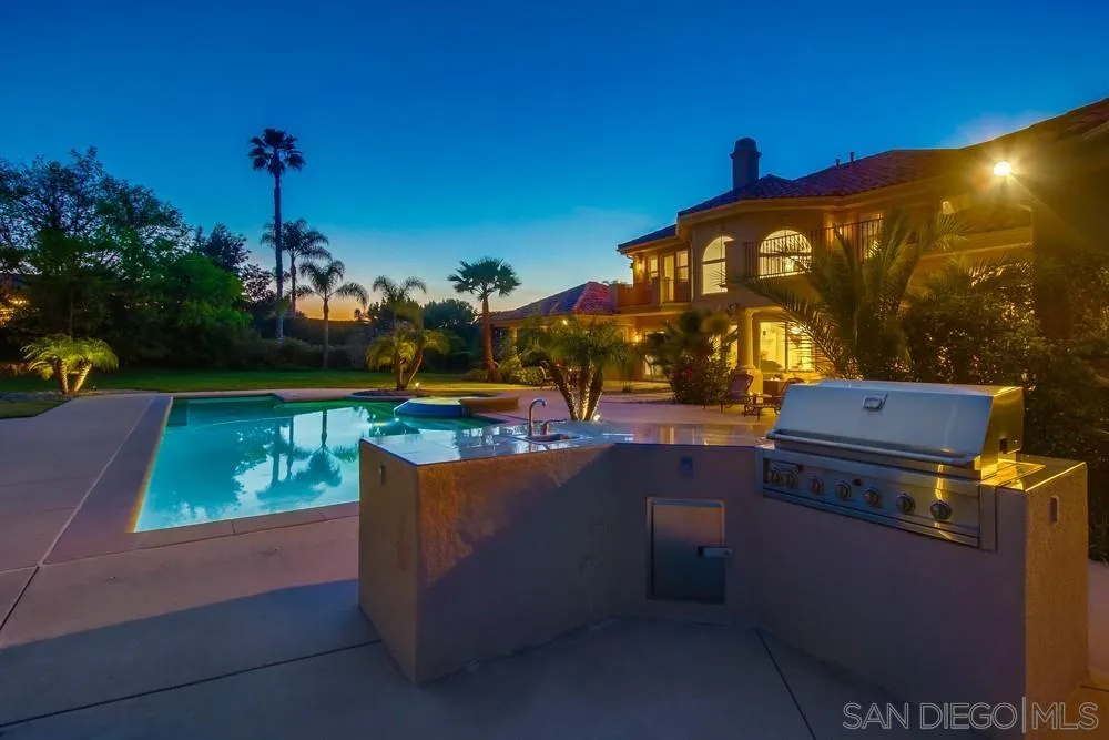 Poway, California 92064, United States, 5 Bedrooms Bedrooms, ,6 BathroomsBathrooms,Residential,Active,95044