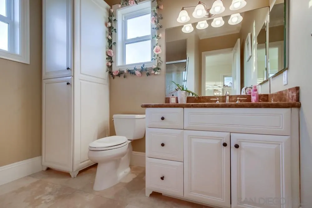 Poway, California 92064, United States, 5 Bedrooms Bedrooms, ,6 BathroomsBathrooms,Residential,Active,95044