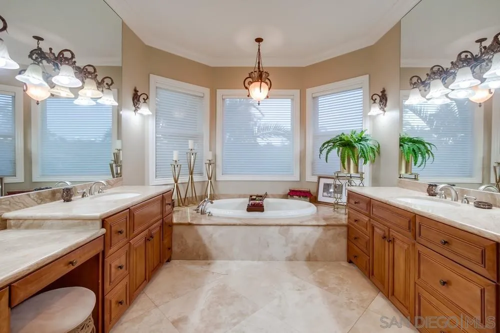 Poway, California 92064, United States, 5 Bedrooms Bedrooms, ,6 BathroomsBathrooms,Residential,Active,95044