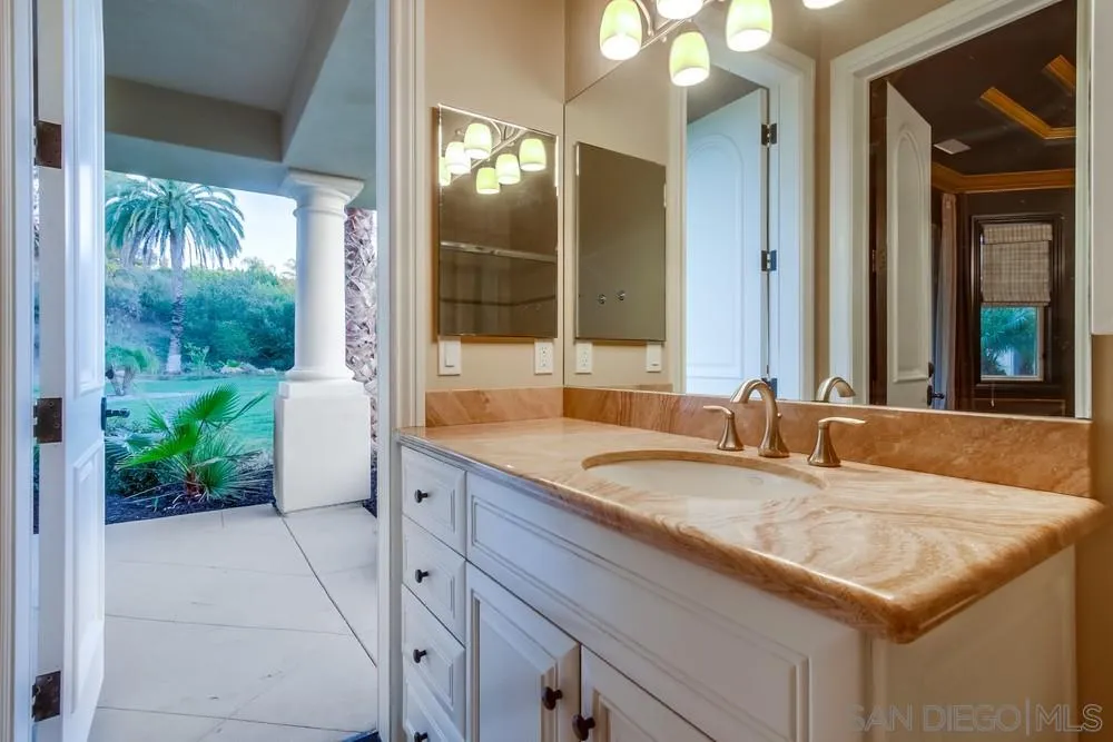 Poway, California 92064, United States, 5 Bedrooms Bedrooms, ,6 BathroomsBathrooms,Residential,Active,95044