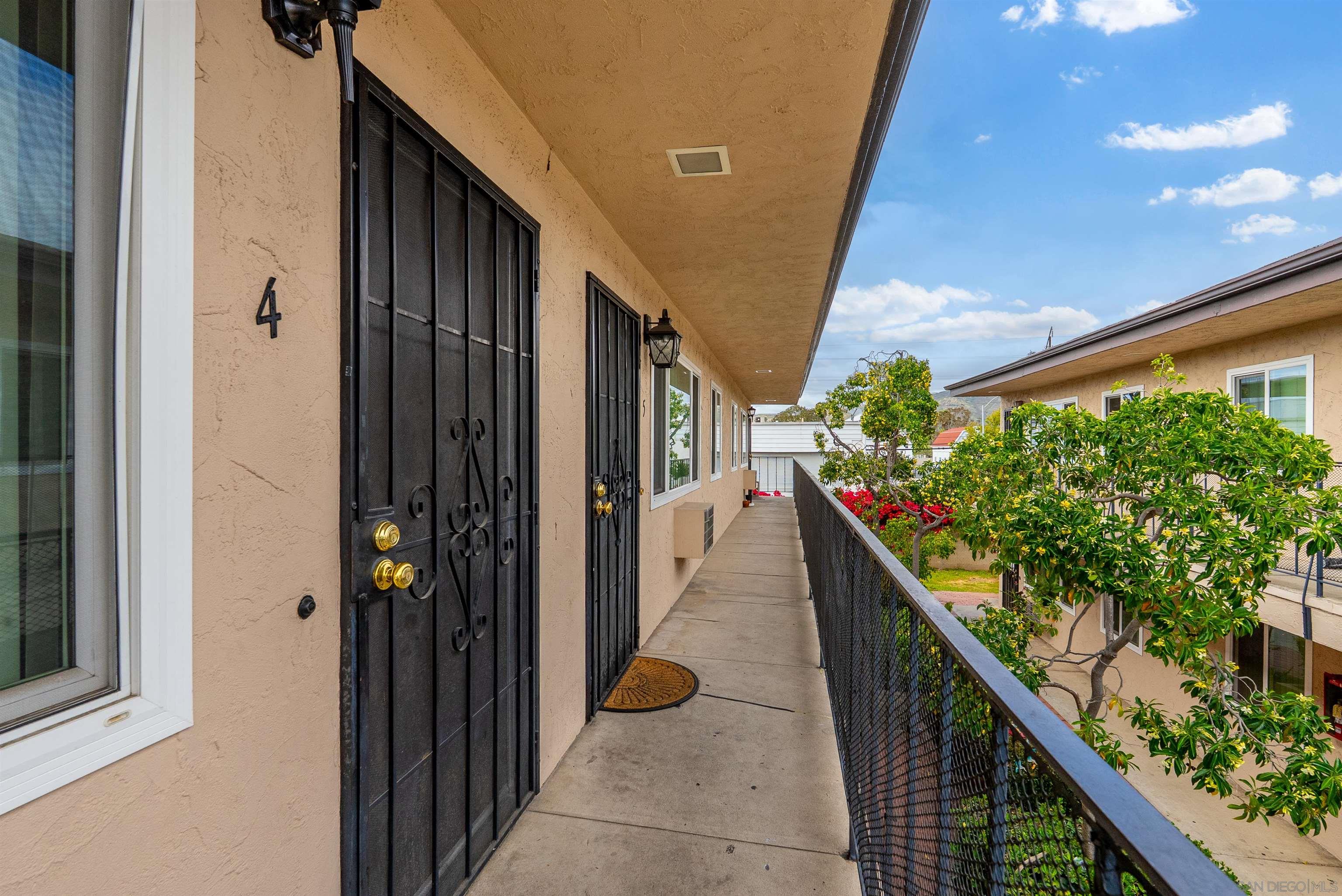 978 Peach Ave