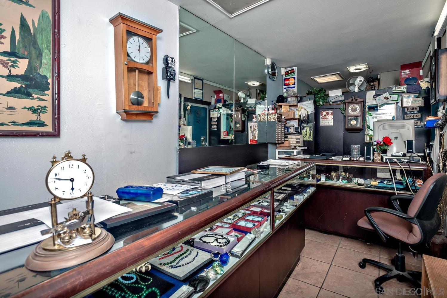 216 E Mission Rd