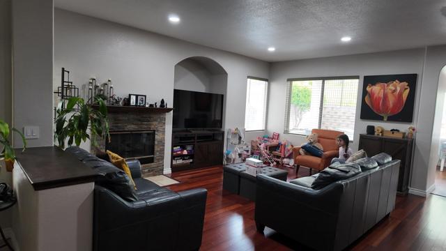 6253 Avenida de las Vistas