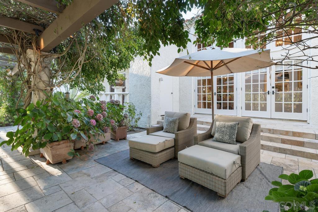 3247 Cerros Redondos
