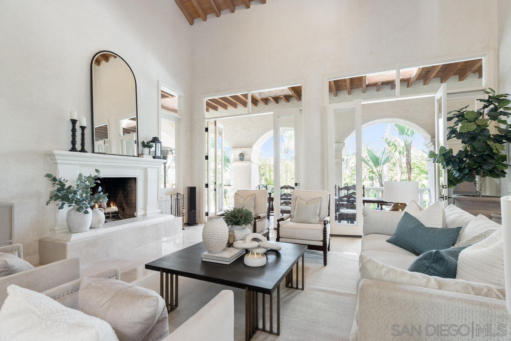 3247 Cerros Redondos