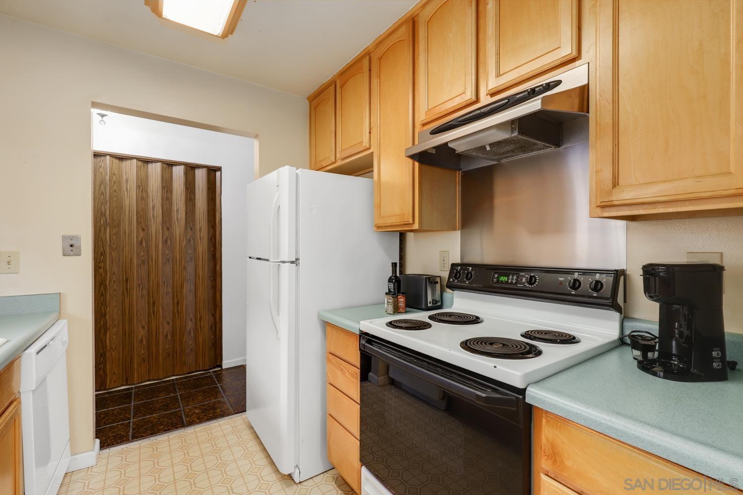 2530 Clairemont Dr 303
