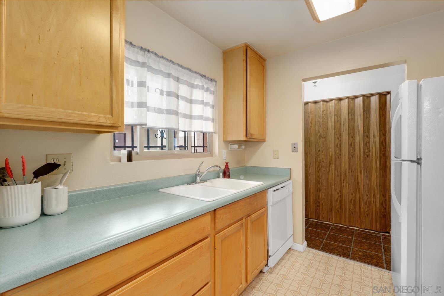 2530 Clairemont Dr 303