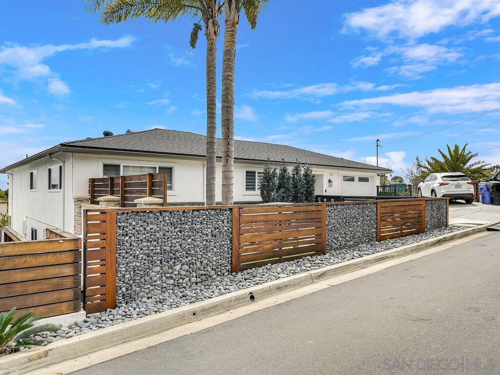 2315 Geranium Street