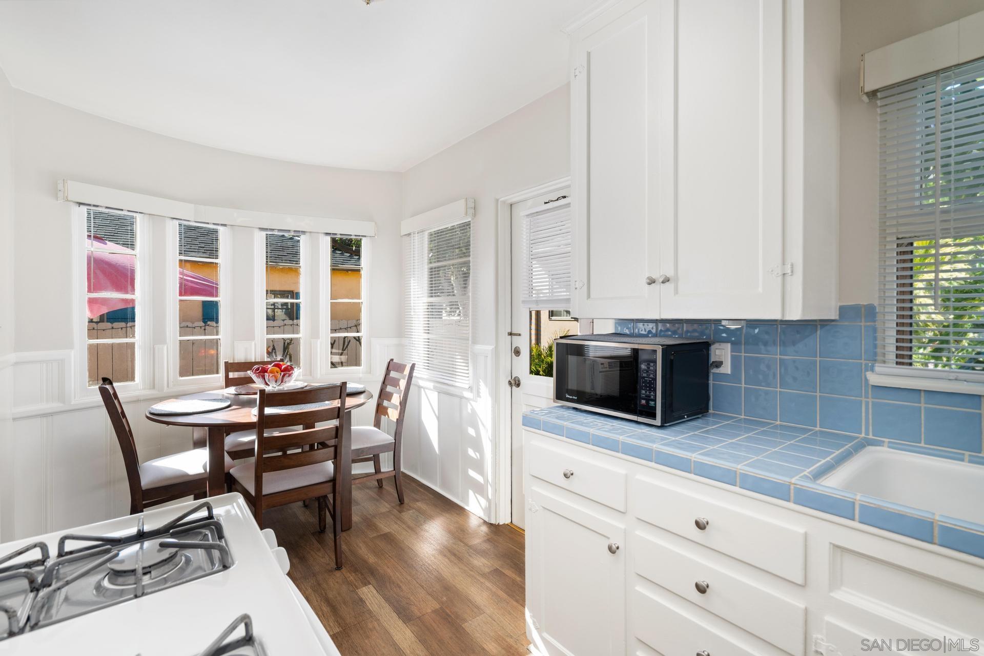 610-12 W Maple Street