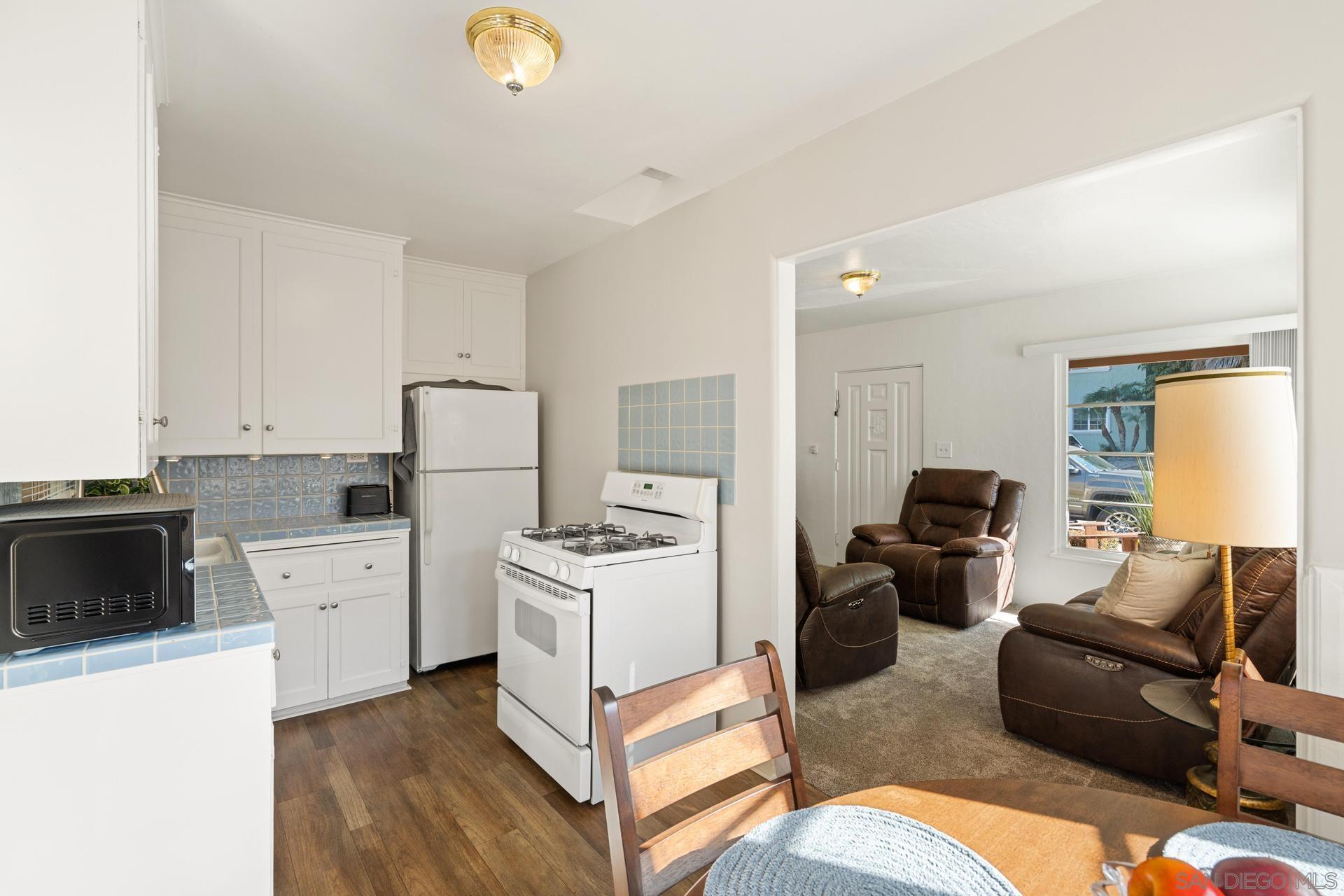 610-12 W Maple Street