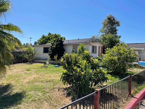 468-72 W Los Angeles Dr. Vista CA 92083
