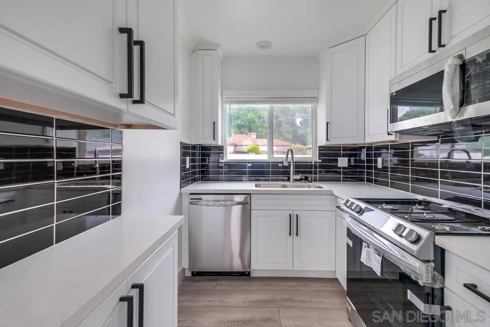 Los Angeles, California 90064, United States, 6 Bedrooms Bedrooms, ,4 BathroomsBathrooms,Residential,Active,13637