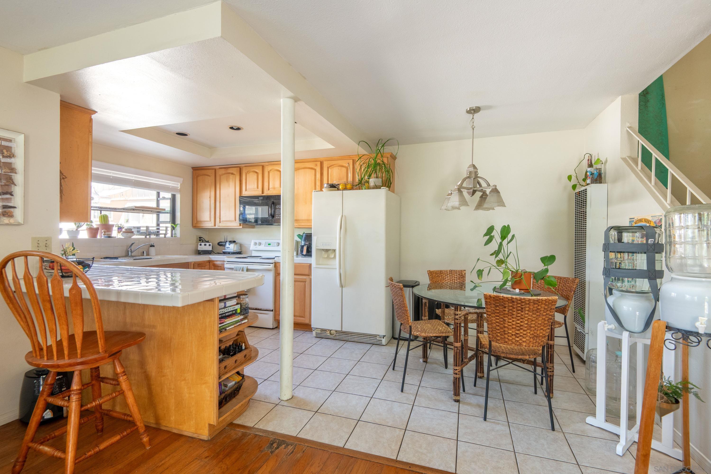 1828 Diamond St 1