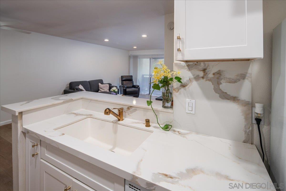 1621 Hotel Circle S E125