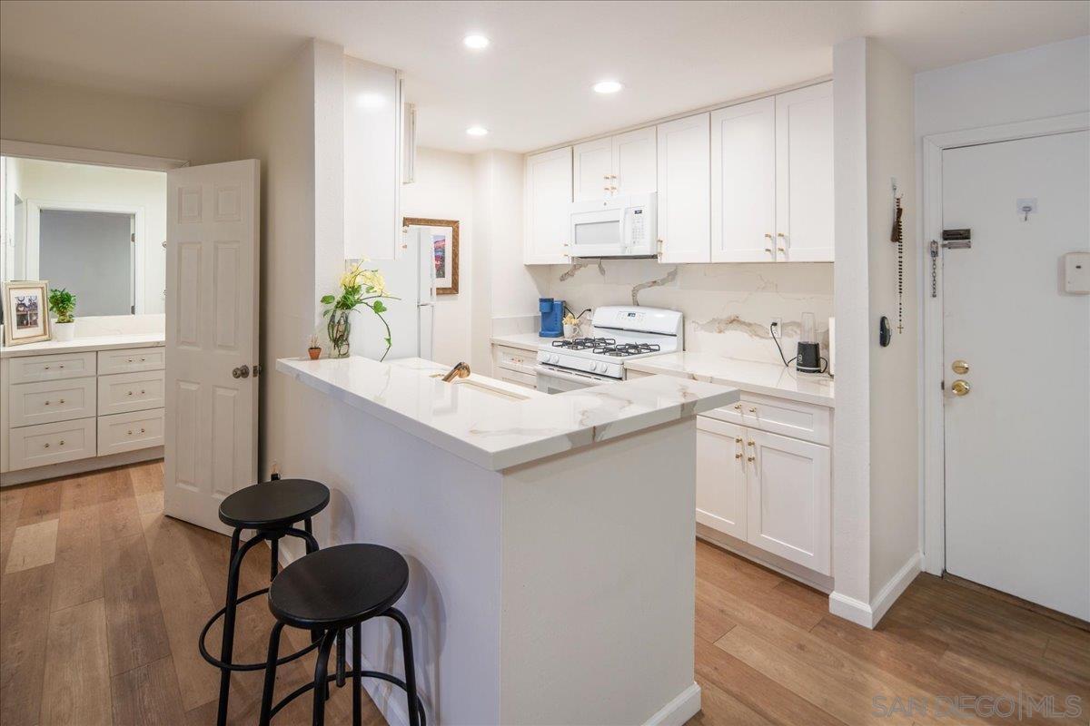 1621 Hotel Circle S E125