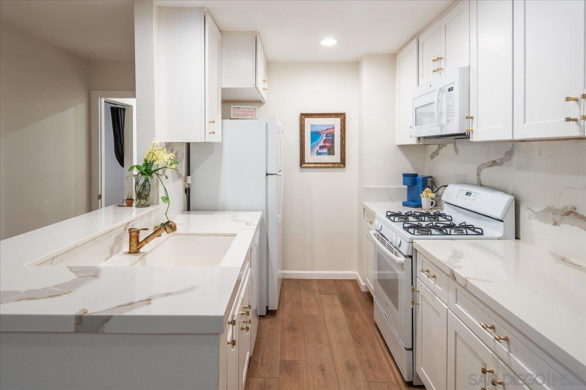 1621 Hotel Circle S E125