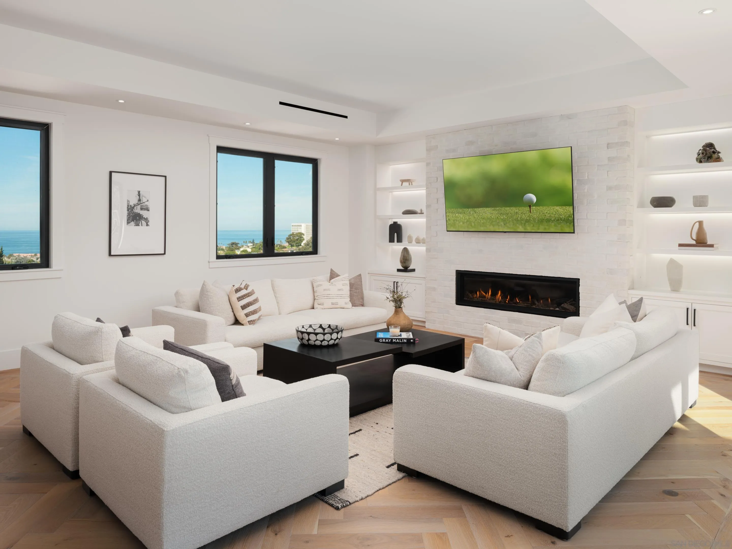 La Jolla, California 92037, United States, 6 Bedrooms Bedrooms, ,7 BathroomsBathrooms,Residential,Pending,36636