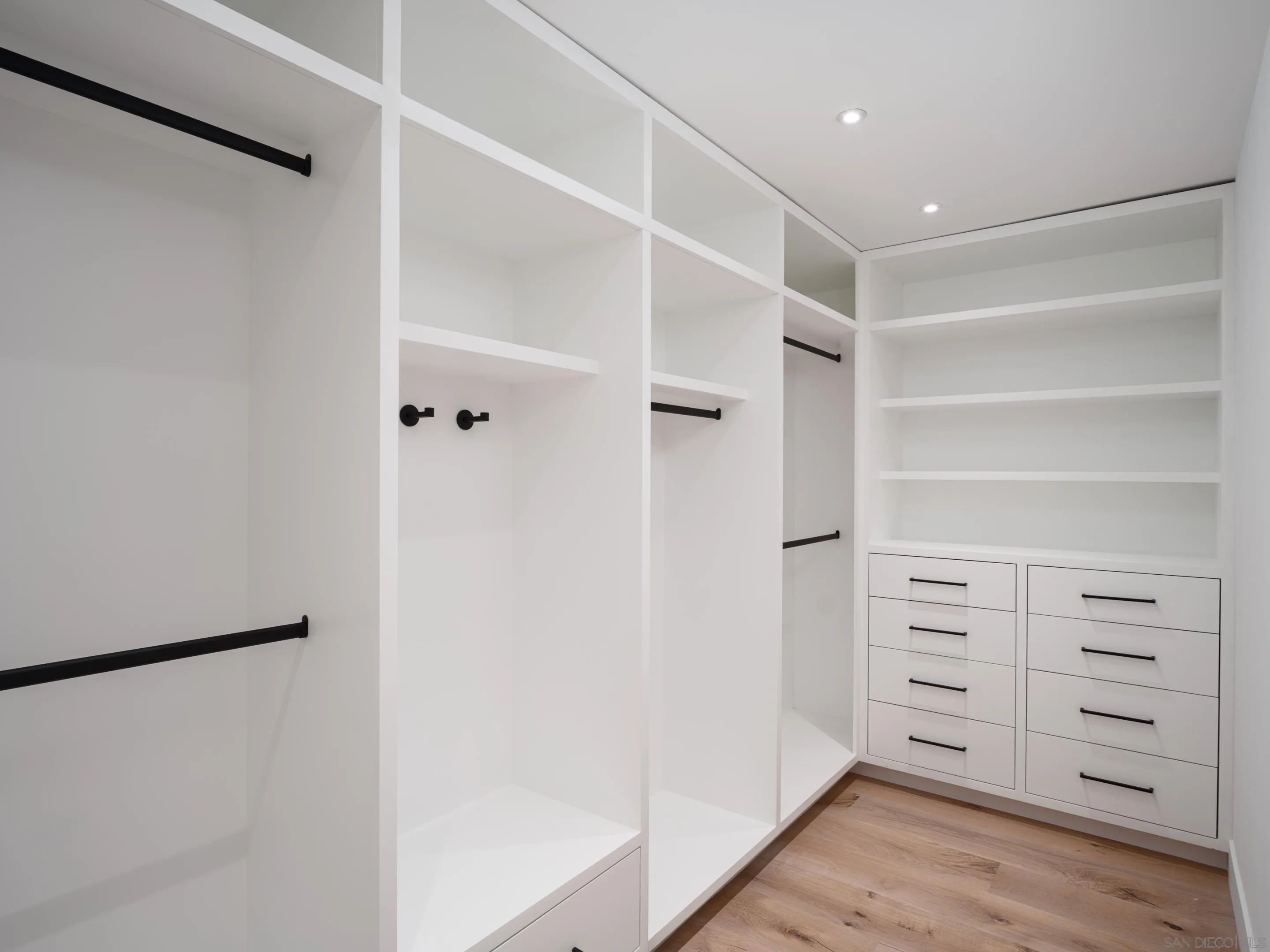 La Jolla, California 92037, United States, 6 Bedrooms Bedrooms, ,7 BathroomsBathrooms,Residential,Pending,36636