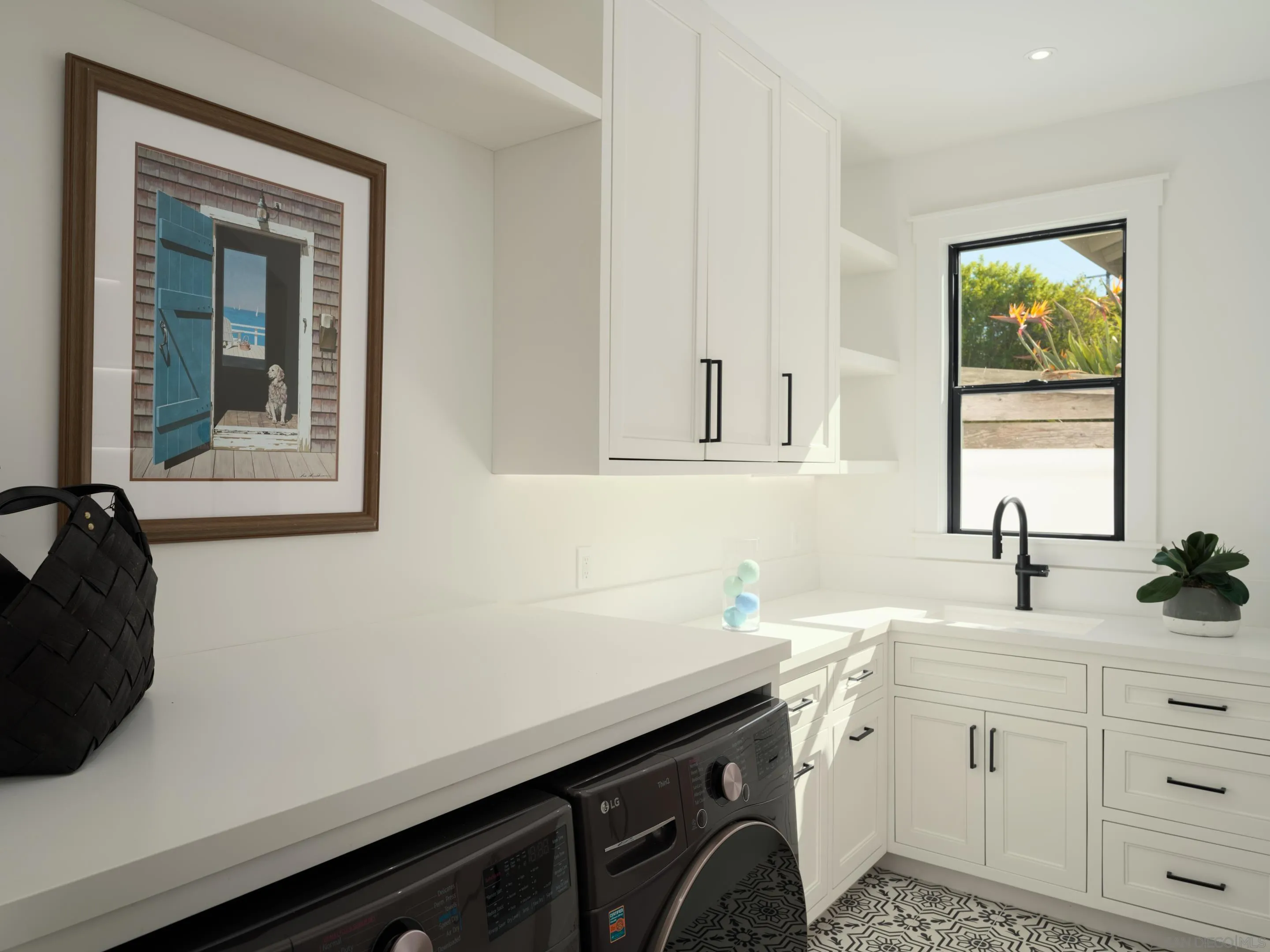 La Jolla, California 92037, United States, 6 Bedrooms Bedrooms, ,7 BathroomsBathrooms,Residential,Pending,36636