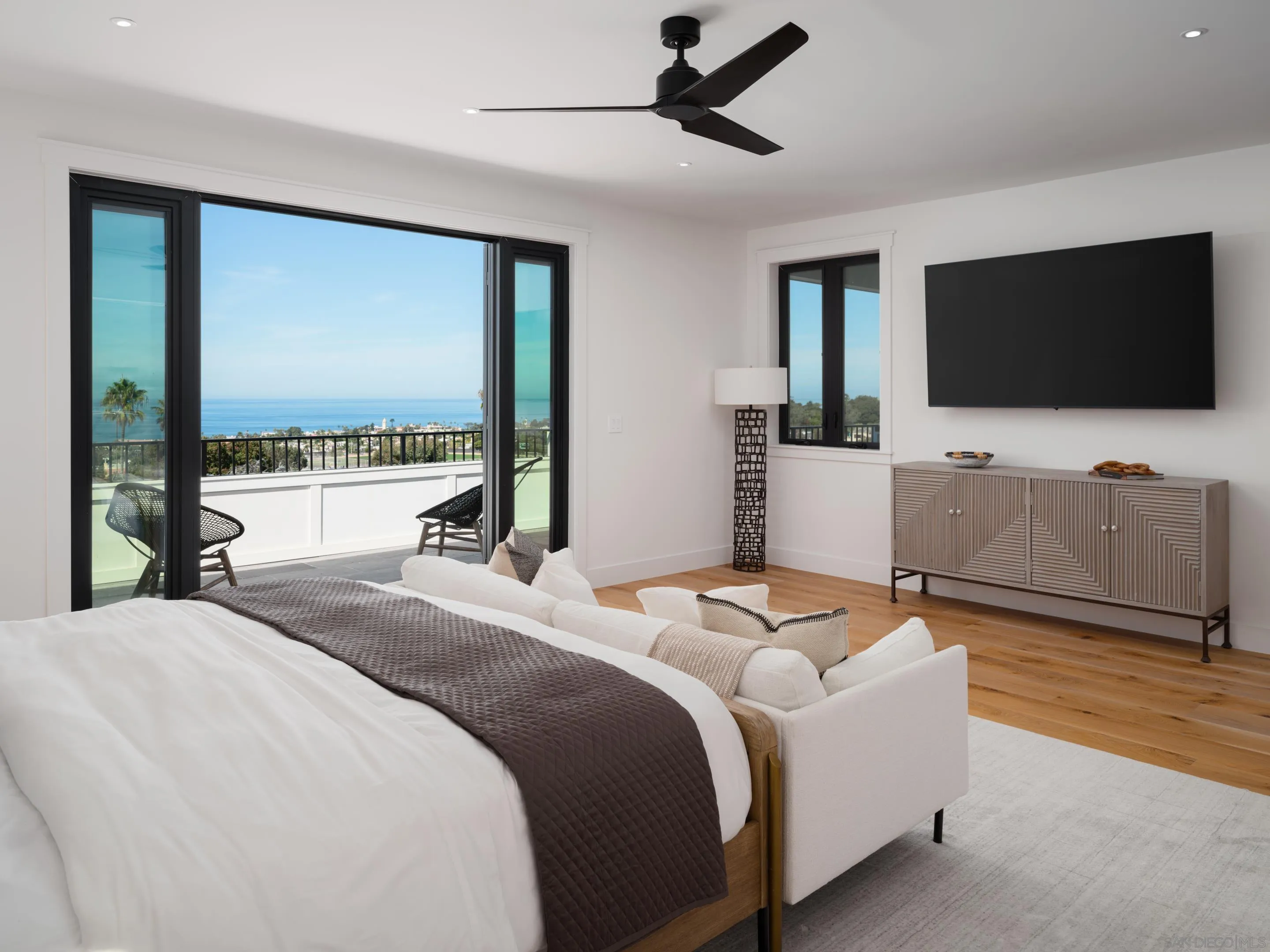 La Jolla, California 92037, United States, 6 Bedrooms Bedrooms, ,7 BathroomsBathrooms,Residential,Pending,36636