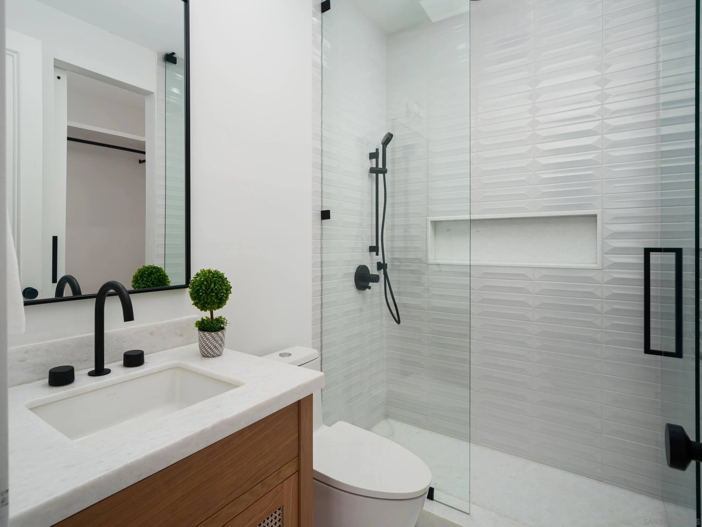 La Jolla, California 92037, United States, 6 Bedrooms Bedrooms, ,7 BathroomsBathrooms,Residential,Pending,36636