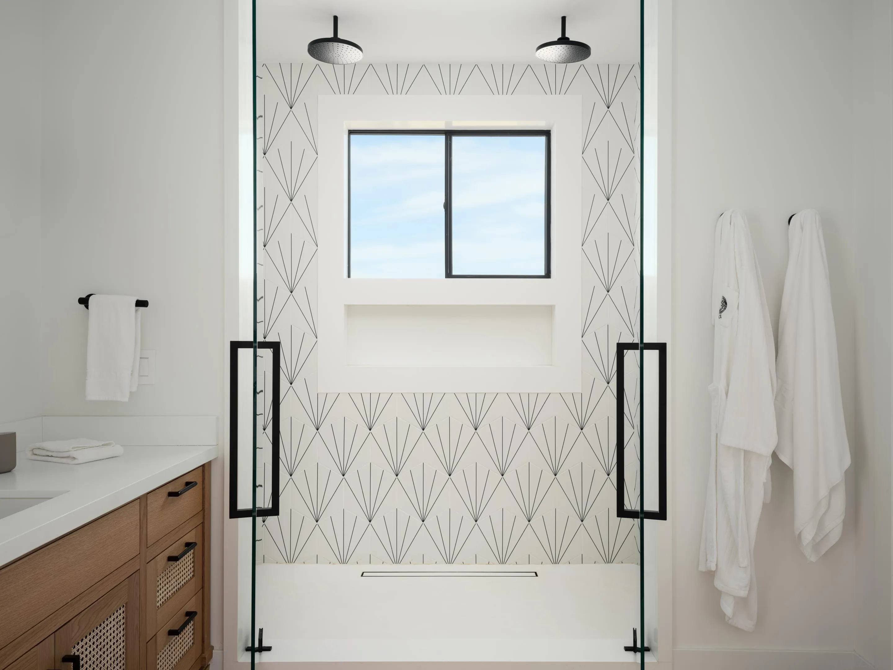 La Jolla, California 92037, United States, 6 Bedrooms Bedrooms, ,7 BathroomsBathrooms,Residential,Pending,36636