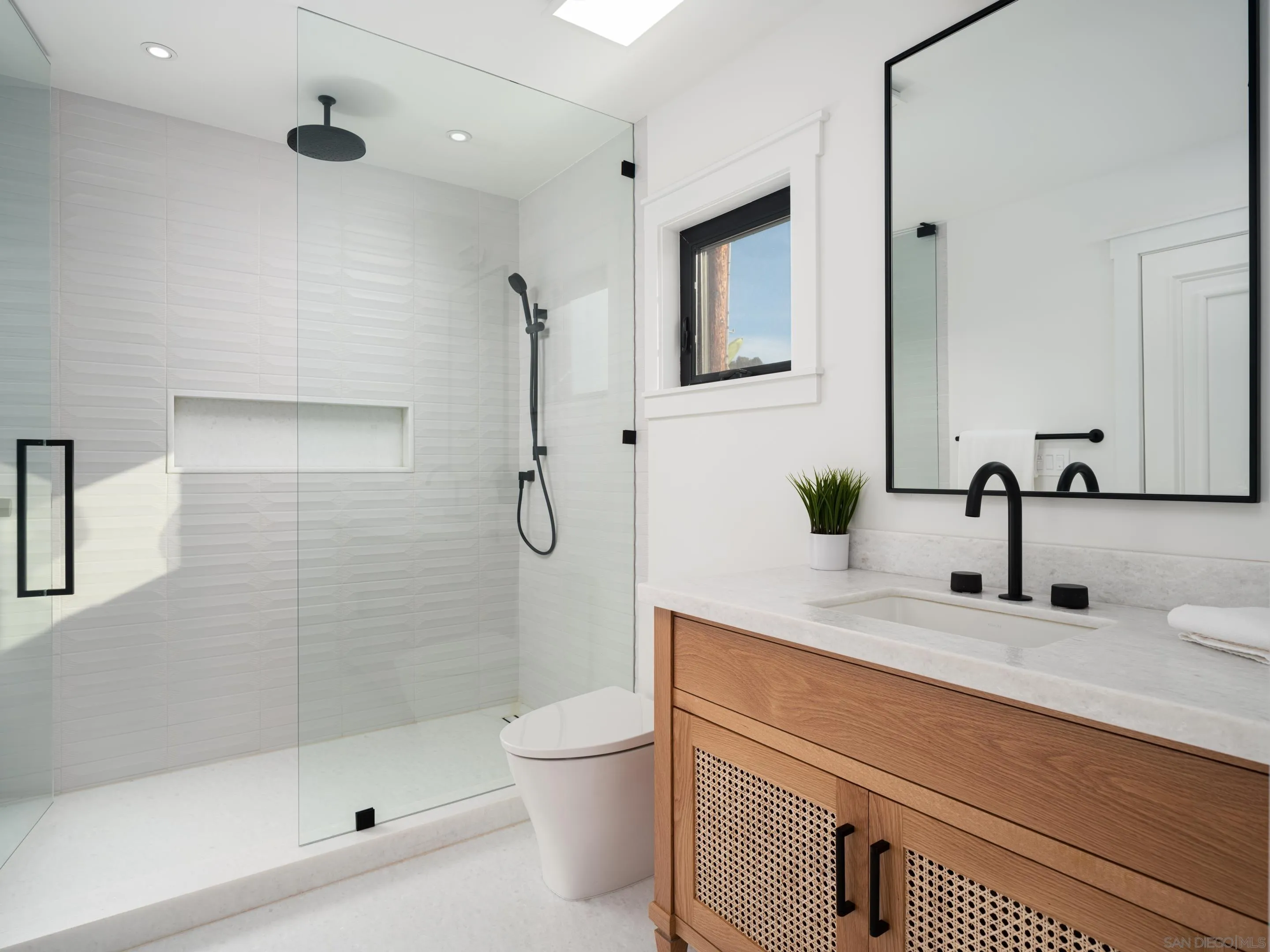 La Jolla, California 92037, United States, 6 Bedrooms Bedrooms, ,7 BathroomsBathrooms,Residential,Pending,36636