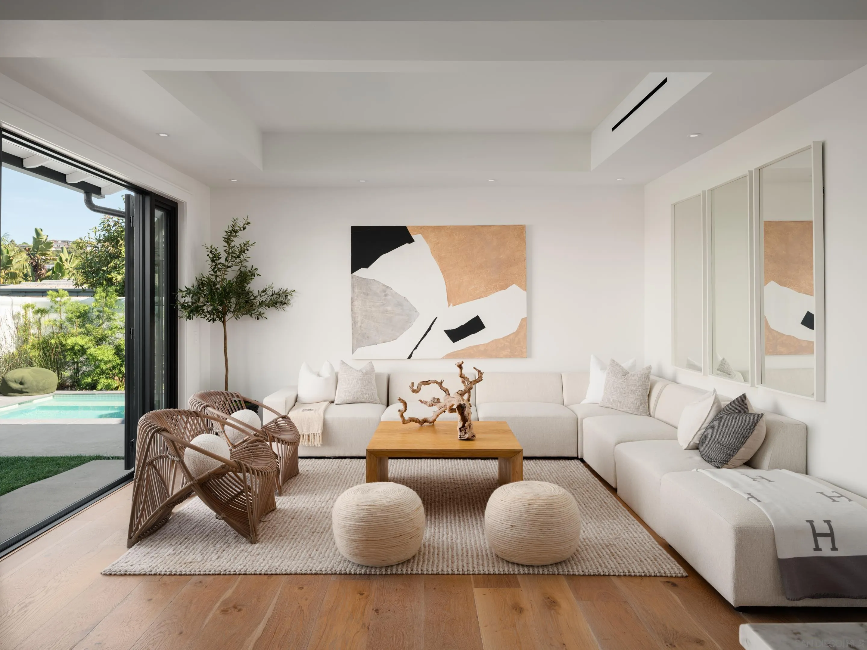 La Jolla, California 92037, United States, 6 Bedrooms Bedrooms, ,7 BathroomsBathrooms,Residential,Pending,36636