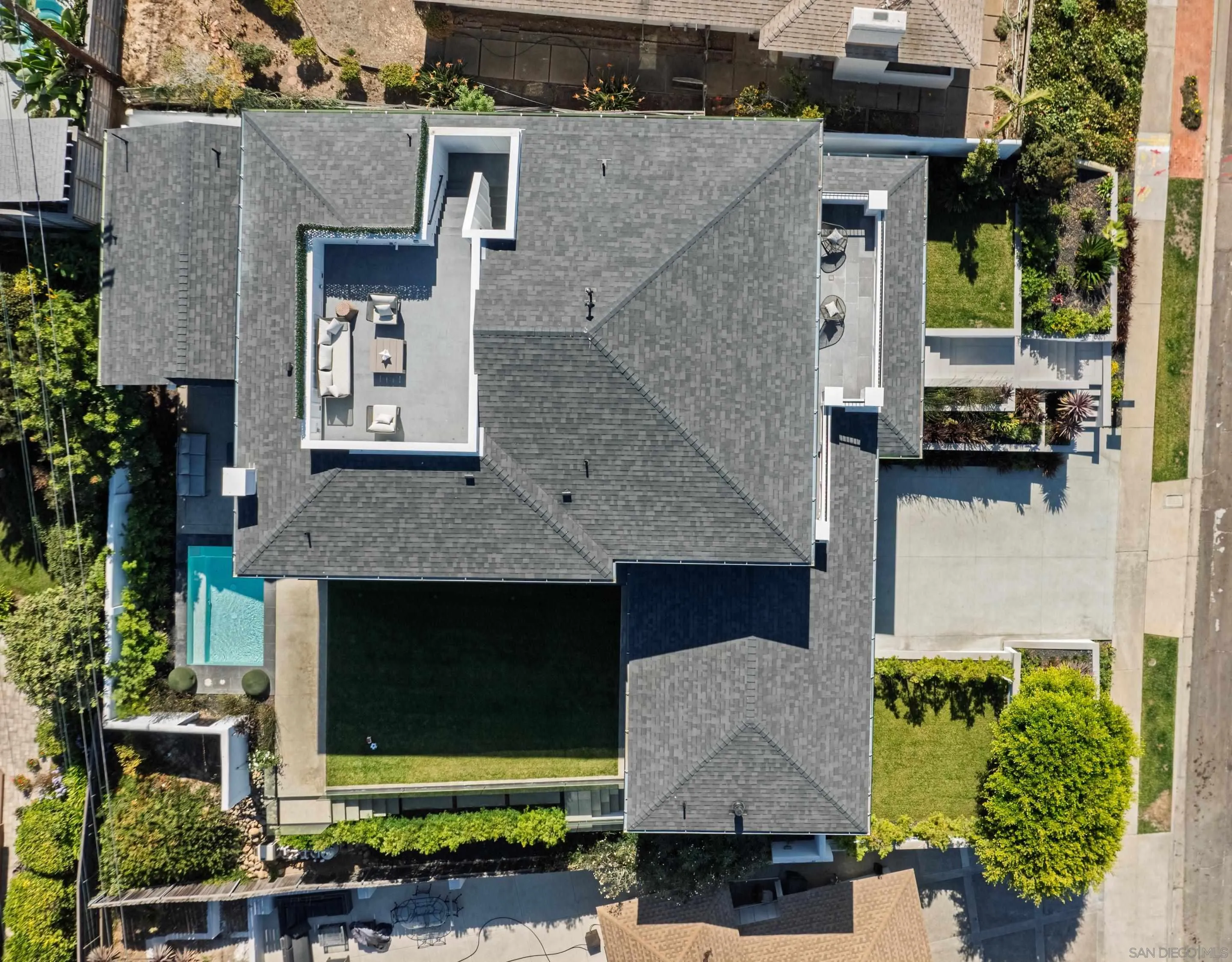 La Jolla, California 92037, United States, 6 Bedrooms Bedrooms, ,7 BathroomsBathrooms,Residential,Pending,36636