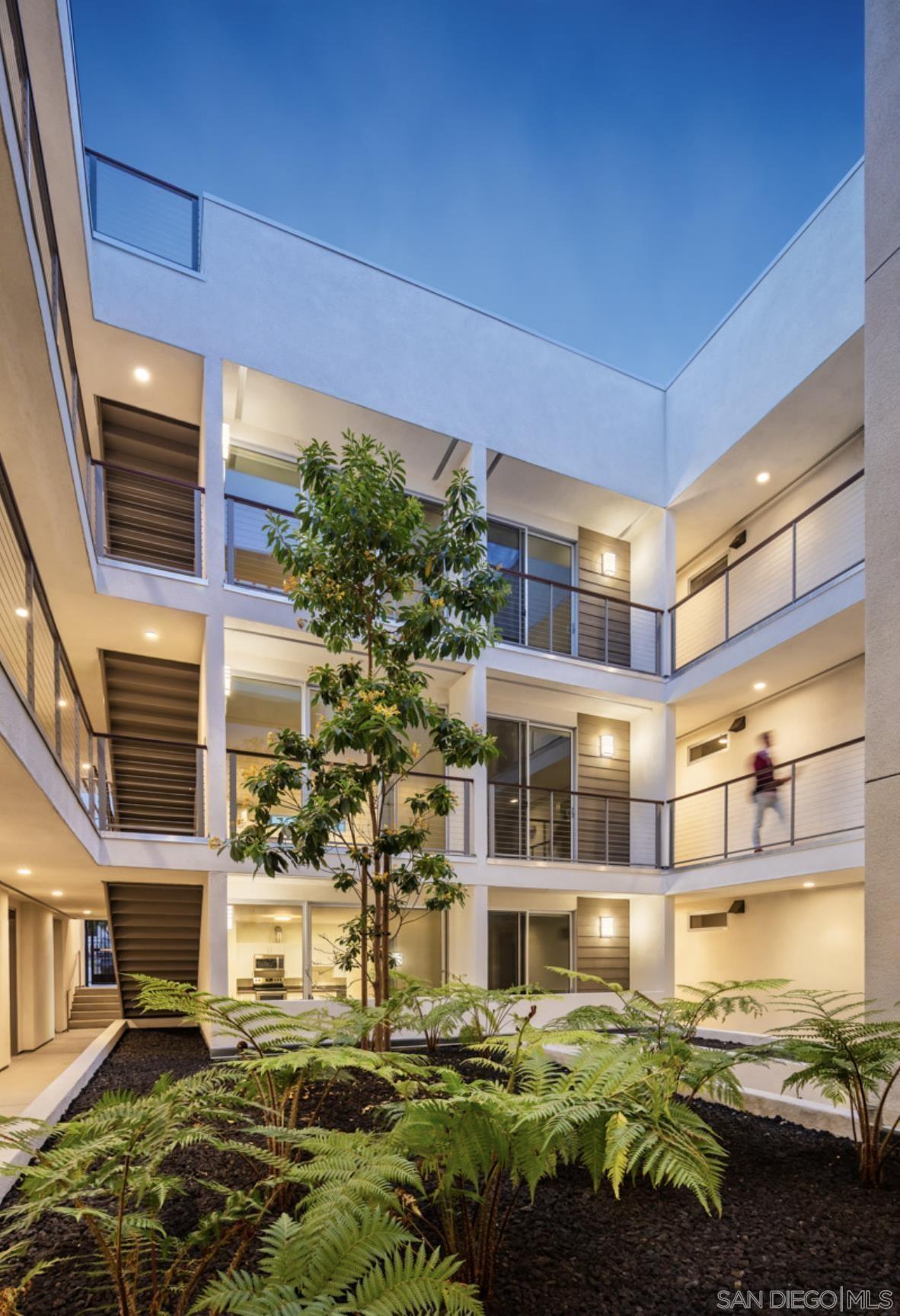 2828 Broadway