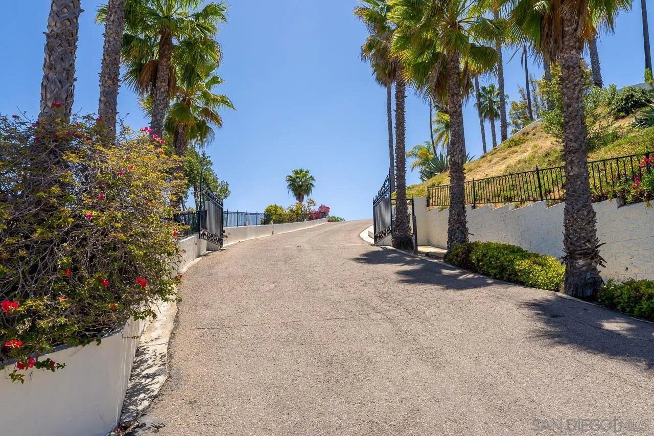 Bonita, California 91902, United States, 6 Bedrooms Bedrooms, ,7 BathroomsBathrooms,Residential,Active,132622