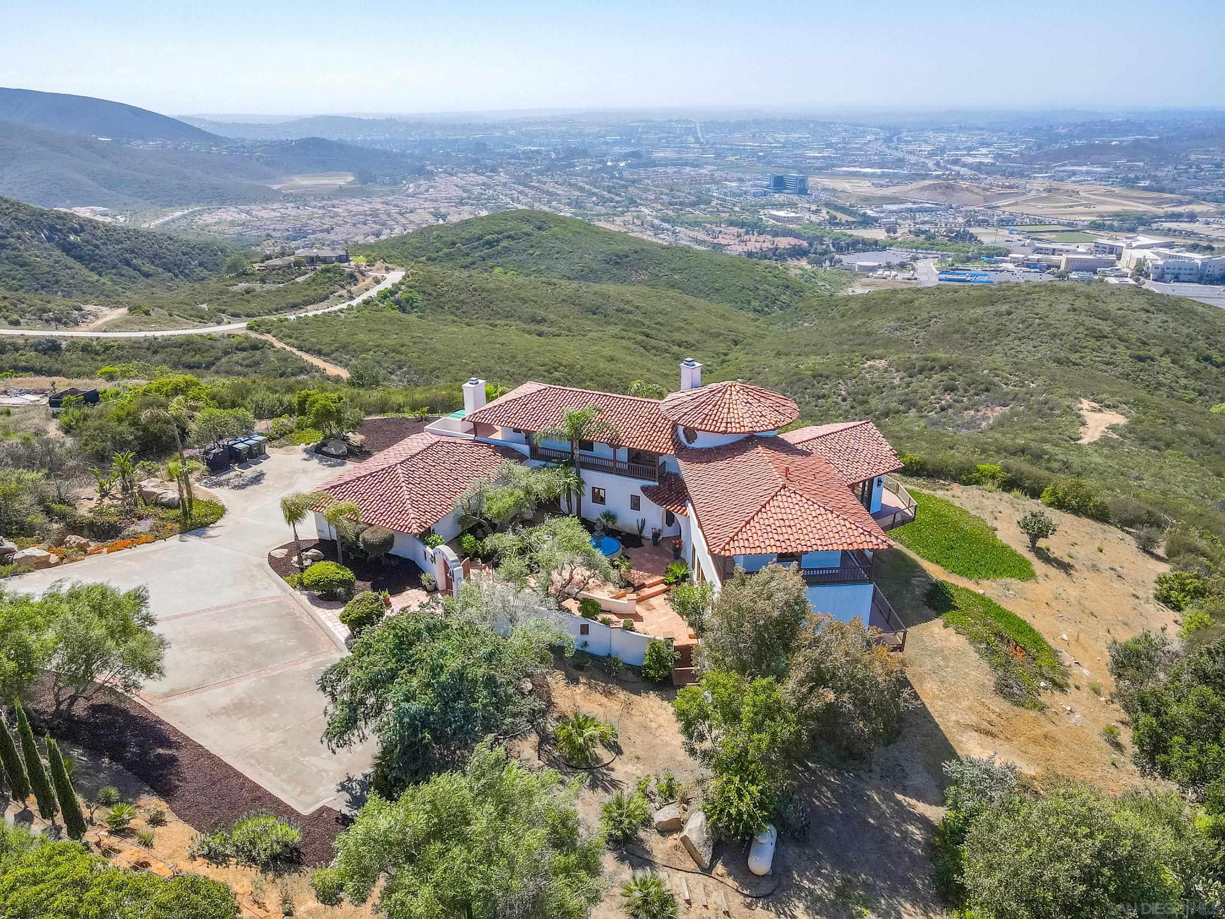 859 Cocos Dr