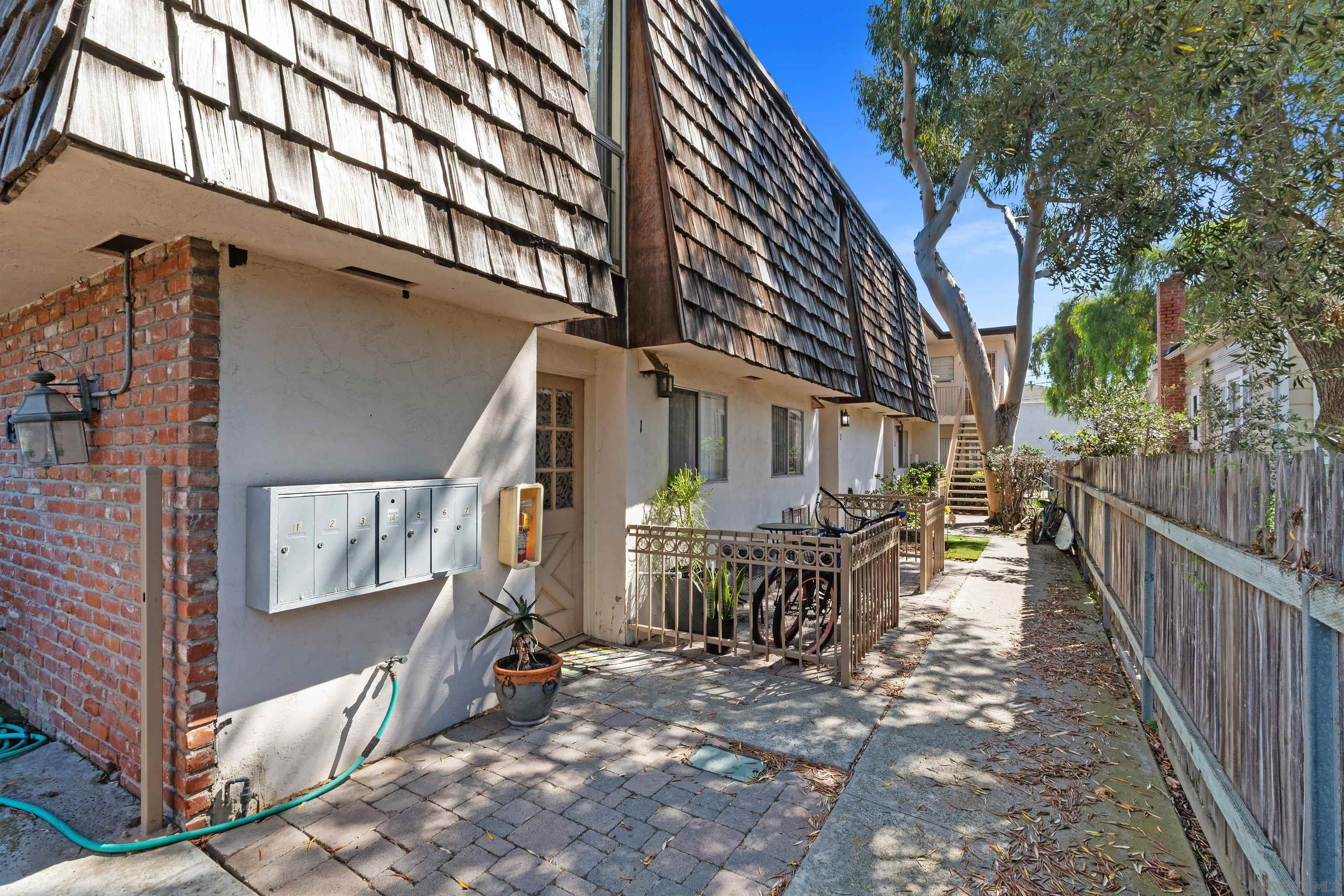 1517 Reed