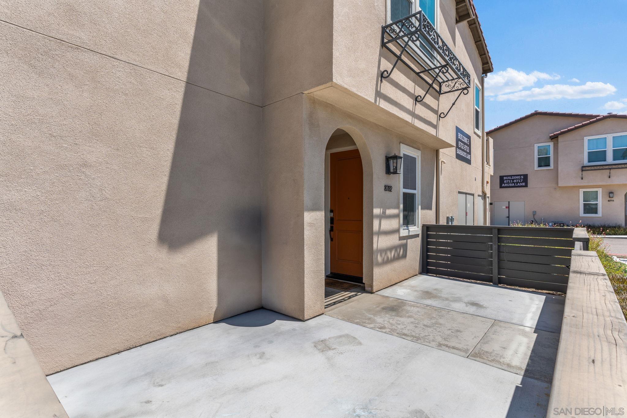 8702  Barbados Lane