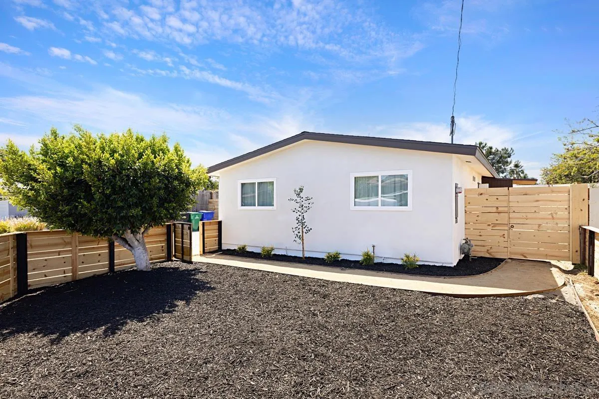 San Diego, California 92117, United States, 4 Bedrooms Bedrooms, ,2 BathroomsBathrooms,Residential,Active,106223