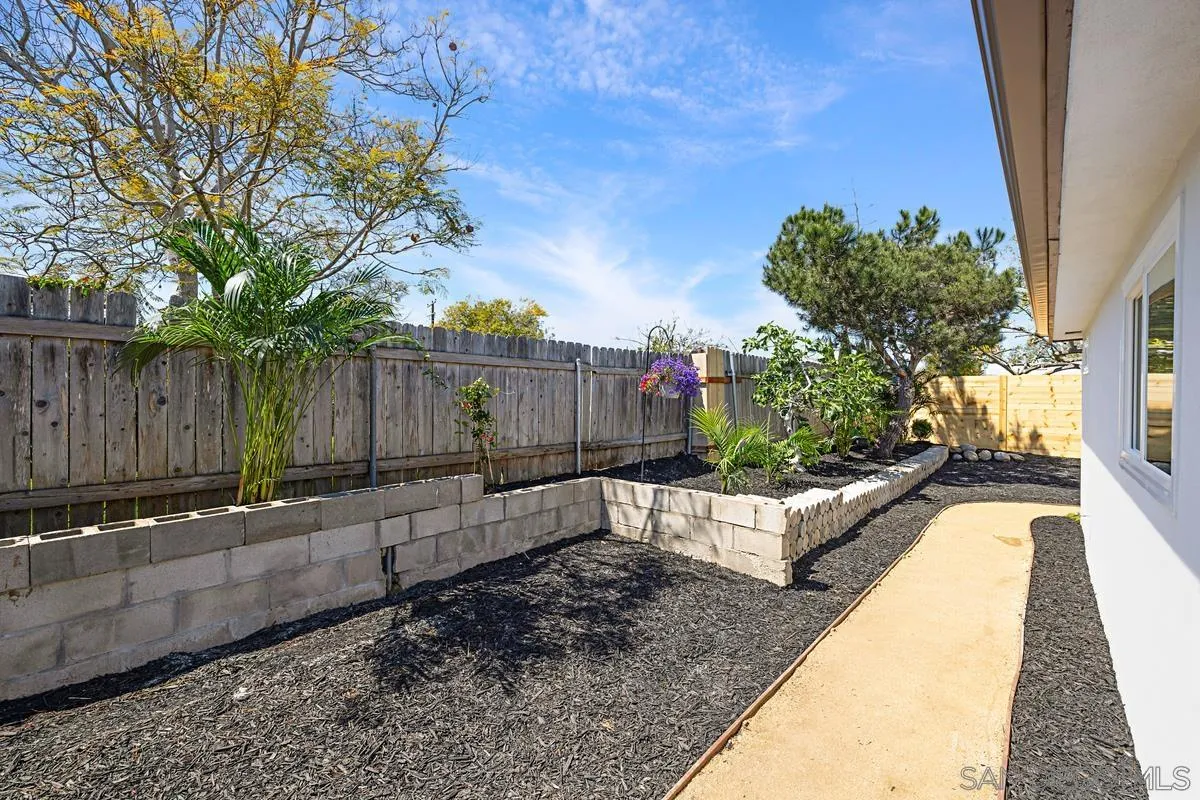 San Diego, California 92117, United States, 4 Bedrooms Bedrooms, ,2 BathroomsBathrooms,Residential,Active,106223