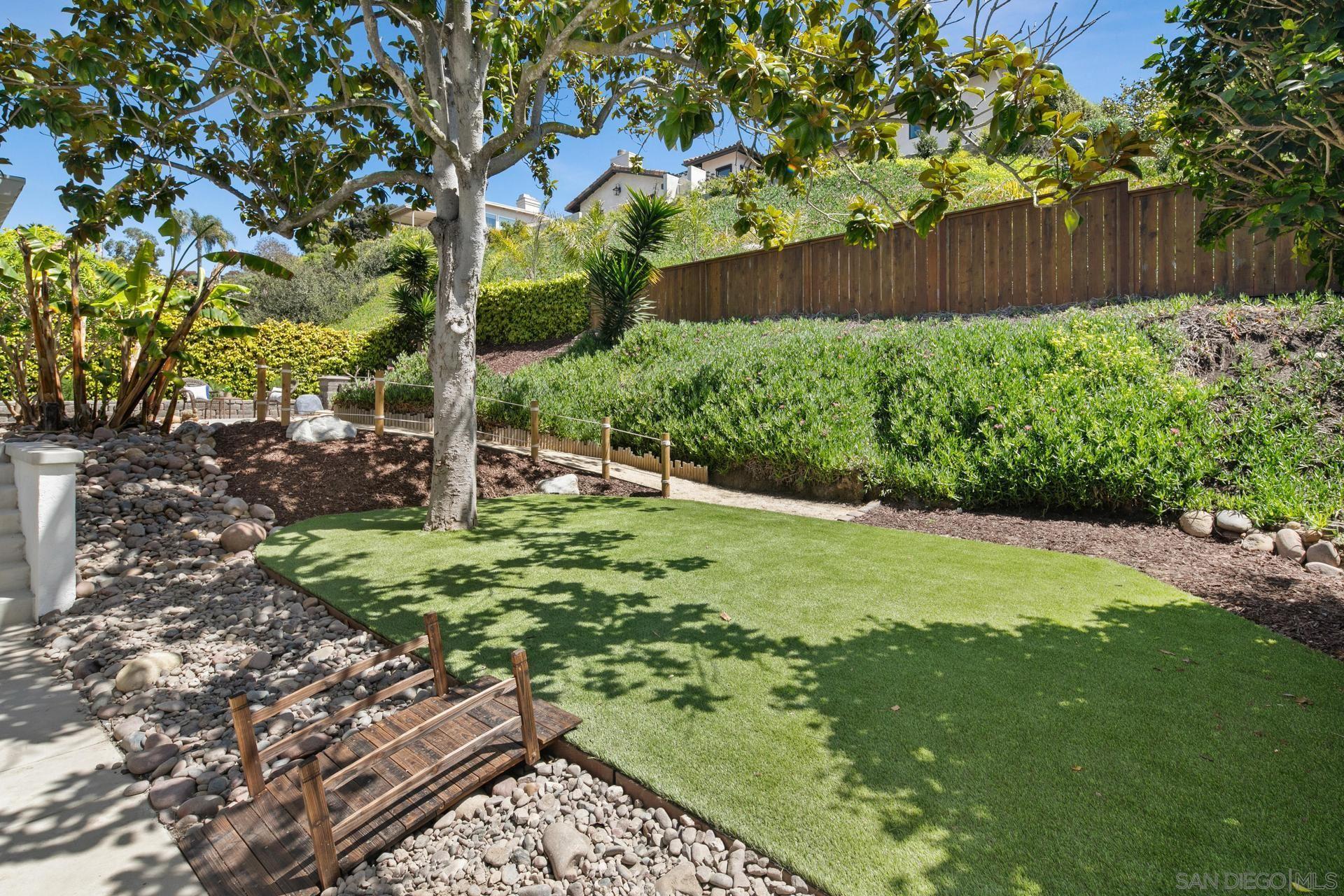 5291 Vickie Dr