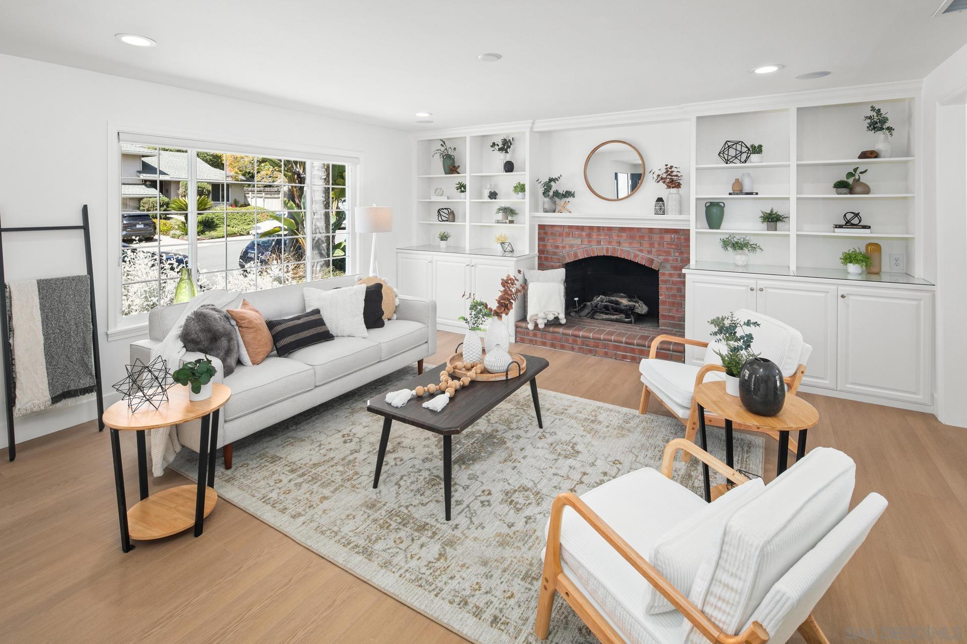 5291 Vickie Dr