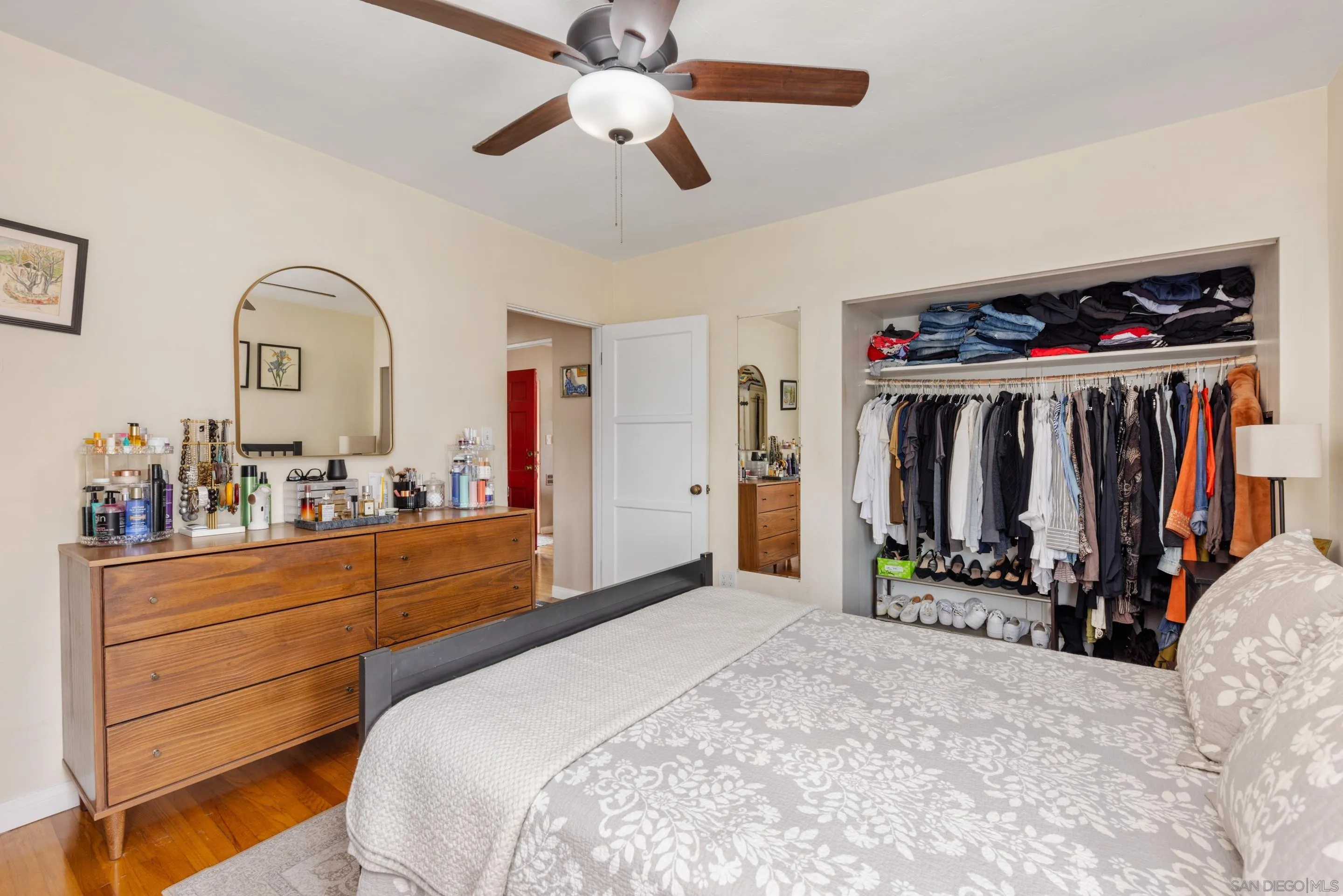 San Diego, California 92109, United States, 2 Bedrooms Bedrooms, ,1 BathroomBathrooms,Residential,Pending,5009